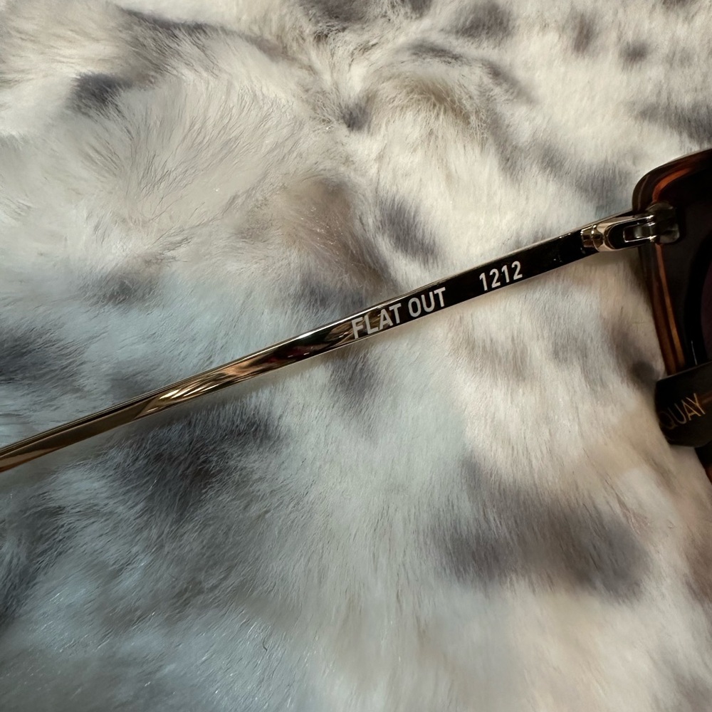 Quay Oversized Tortoise Cat-eye Sunglasses Flat Out - Picture 3 of 3